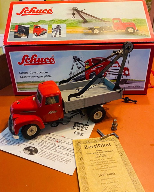 Schuco 7070 Electro-Construction Abschleppwagen – cadeaus, Metal (photo 2 of 15)