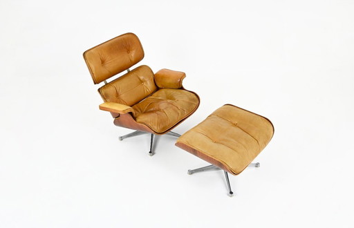 Poltrona e pouf di Charles e Ray Eames per Herman Miller, anni '70