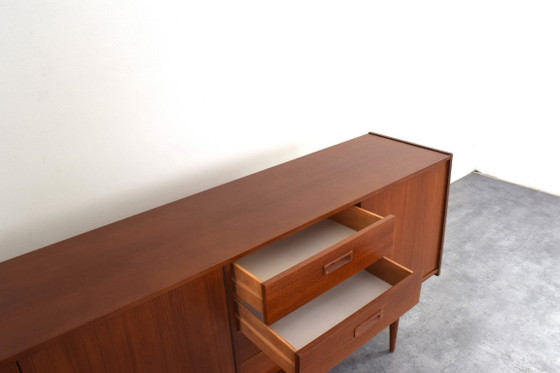 Image 1 of Buffet danois en teck, style milieu du XXe siècle, années 1960.