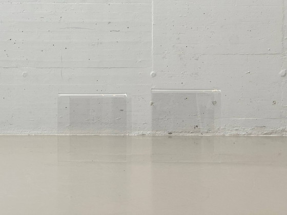 Image 1 of Set di 2 tavolini laterali/impilabili in plexiglass in stile Space Age, anni '70