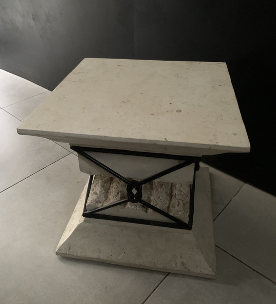 Image 1 of Travertin en ijzeren sokkeltafel met "gebroken" ontwerp