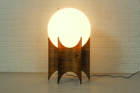 Image 1 of Abat-jour globe vintage avec base en bois sculptée