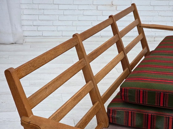 Image 1 of Dänisches 3-Sitzer-Sofa aus den 1970er Jahren, grüne Möbelwolle, Eichenholz.