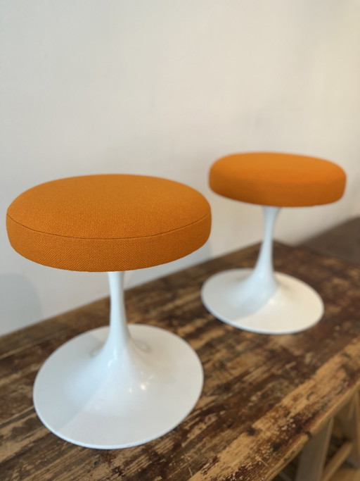 Tabouret de bar/tabouret Tulipe – Retapissé professionnellement avec du tissu Kvadrat Hallingdal – Vintage – 395 €/pièce