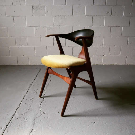 Wébé by Louis van Teeffelen Cow horn chair