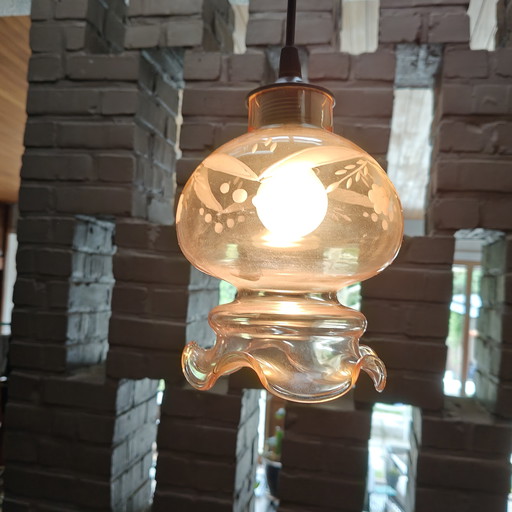 Vintage pendant lamp in amber glass – etched decor – 1970s