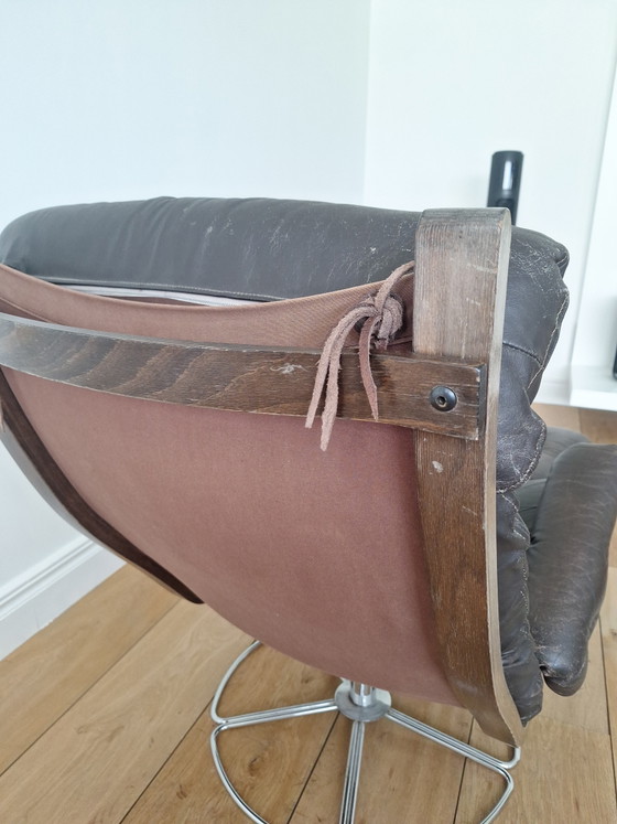 Image 1 of Originele Falcon Chair & Ottoman – Sigurd Ressell (Zeldzame Chromen Spakenvoet)