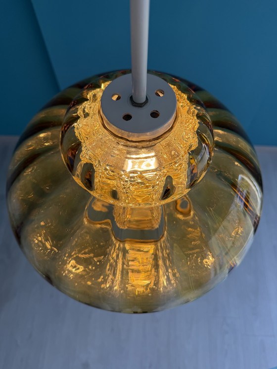 Image 1 of Vintage hanglamp uit het midden van de 20e eeuw / ruimtevaarttijdperk - amberkleurig, jaren 60/70