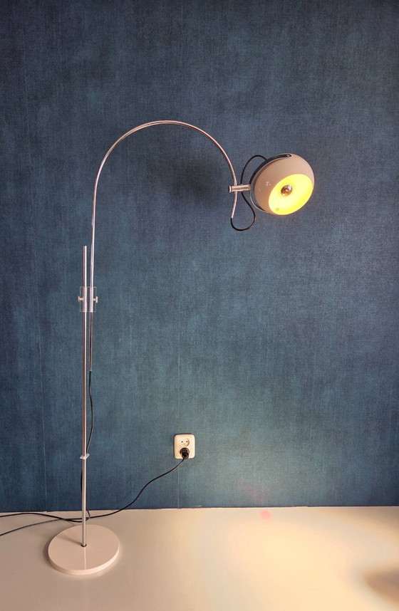 Image 1 of Lampadaire vintage - Lampe arquée avec globe | blanc crème - années 1970