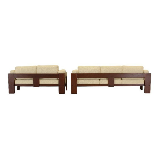 Image 1 of Sofá de tres plazas "Bastiano" restaurado en bouclé blanco roto y nogal, de Afra y Tobia Scarpa para Gavina, 1966