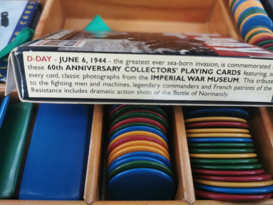 Image 1 of Set Giochi Vintage WWII - Scatola Legno + Carte Piatnik SIGILLATE - Ed. 50° Anniversario