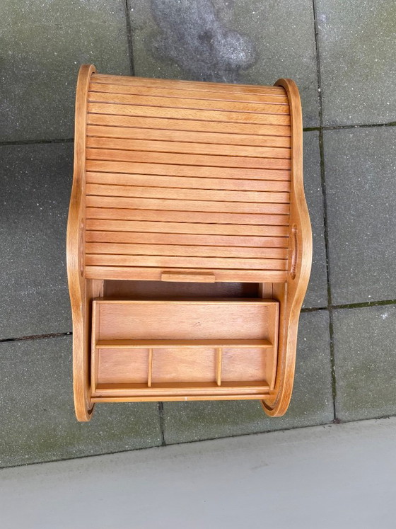 Image 1 of Naaidoos mid-century Deens design, tambour roll-top, 2 bakjes, houten poten
