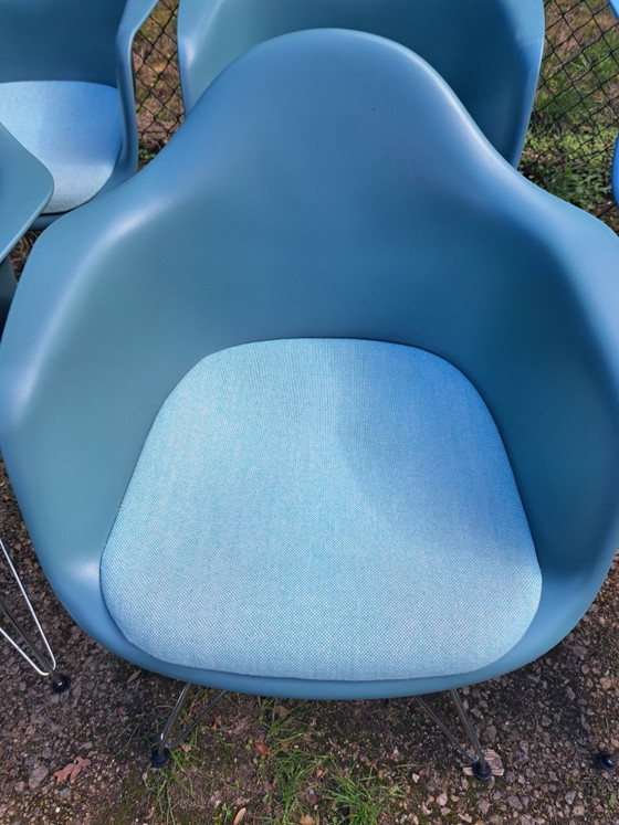 8 sedie Vitra, 4 azzurre e 4 verde mare. – Sedie da pranzo, Metal, Plastic (photo 3 of 12)