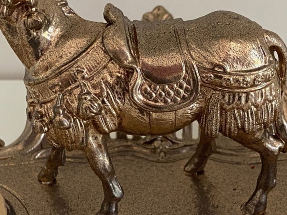 Image 1 of Écritoire à Double Encriers Modèle Atypique Métal Doré Patiné Décor Mulet Orient