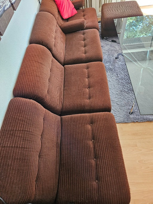 Originele Jaren 70 Bankstel in Bruin Ribfluweel Adowa + Hocker