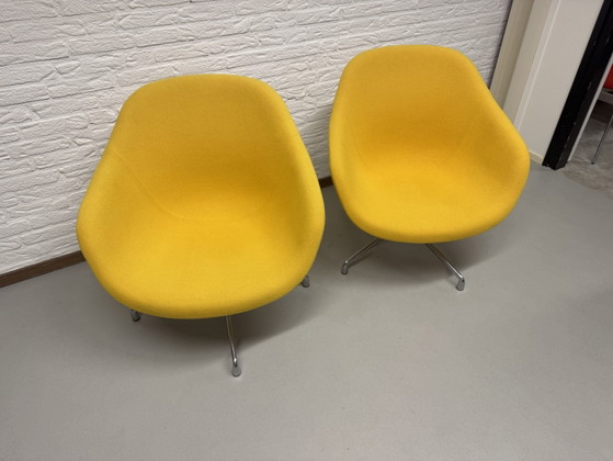 Image 1 of 2x HAY  Loungefauteuil - Geel, Draaibaar, Aluminium Onderste