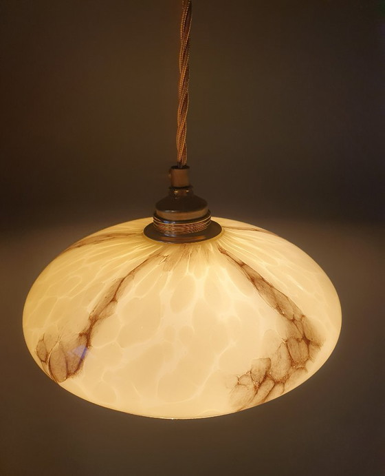 Image 1 of Ensemble de 2 lampes suspendues vintage en opaline marbrée