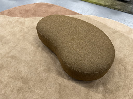 Eyye Kivi Comma poef Bardal stof mustard 98x61xH33
