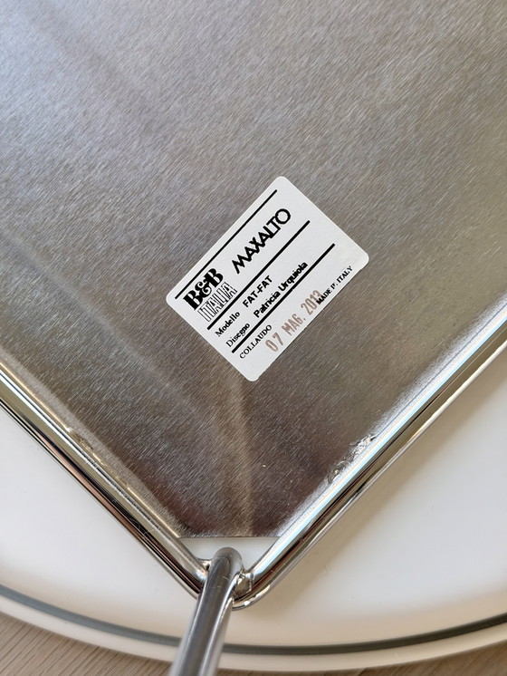 Image 1 of Trois tables d'appoint B&B Italia FAT FAT blanches avec cadre chromé