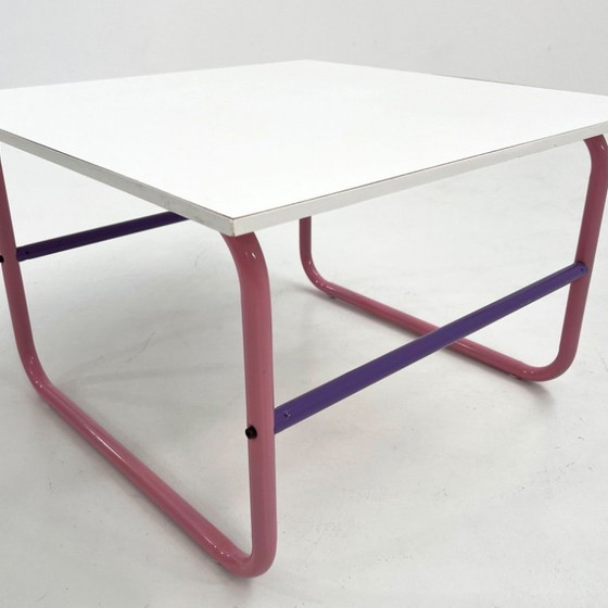 Image 1 of Buisvormige salontafel in paars en roze, jaren 80