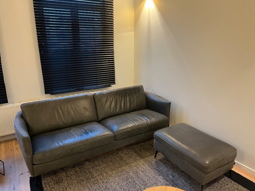 Vilmers: sofá de cuero (4 plazas) y reposapiés