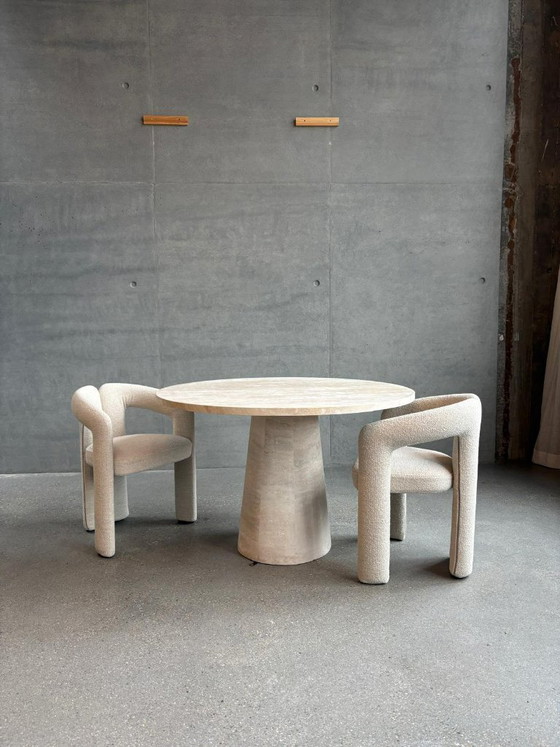 Image 1 of Tables à manger en travertin, rondes et personnalisées