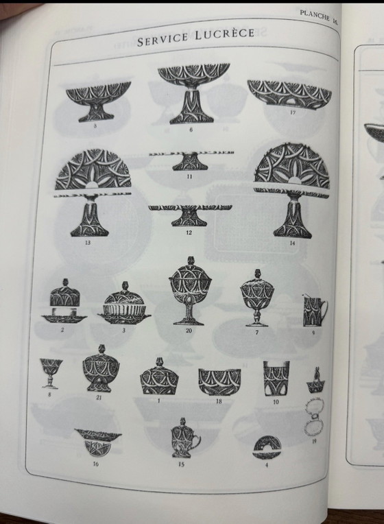 Image 1 of Val Saint Lambert Coupe à Fruits « Lucrèce » sur Pied Bas – Demi-Cristal Pressé – Catalogue 1913