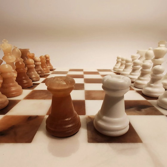 Image 1 of Jeu d'échecs de luxe vintage des années 1970 en albâtre italien sculpté à la main de Volterra - blanc et agate naturelle (brune)