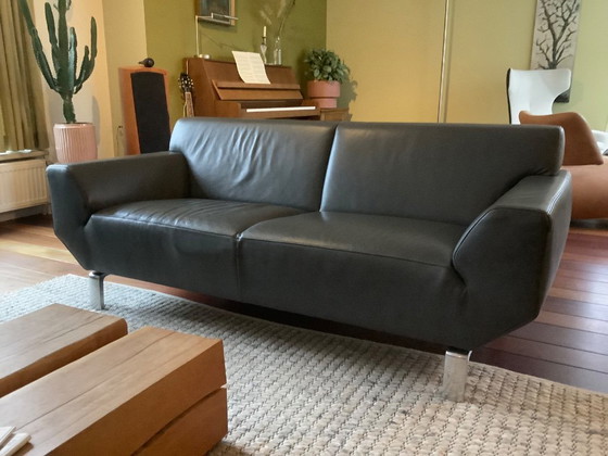 Image 1 of 2 bancos Pode Script, cuero gris