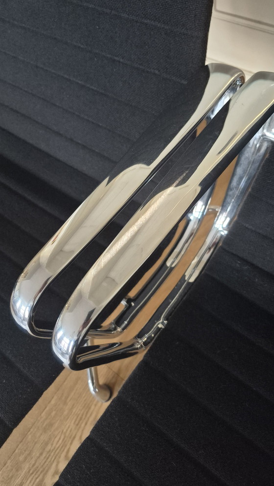 Image 1 of 2 x vitra eames stoelen