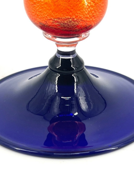 Image 1 of Signed Murano art glass goblet by Maestro Carlo Tosi “Caramea” – Blue bowl, orange stem, 24K gold leaf – 1970s