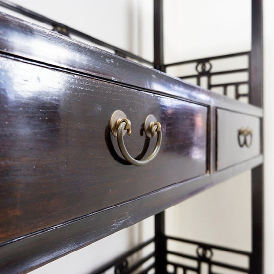 Image 1 of Vintage drielaagse Chinese boekenkast van gelakt hout - 20e eeuw