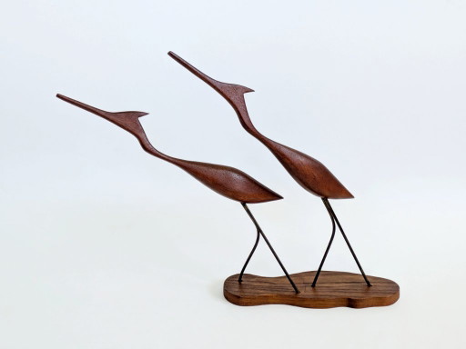 Teakhouten kraanvogelsculpturen uit het midden van de 20e eeuw, Deense modernistische houten vogels op een sokkel, decoratie uit