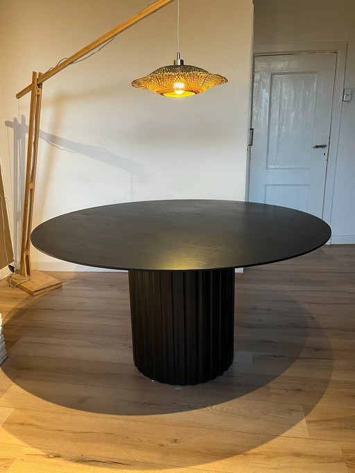 Table de salle à manger ronde HKliving Pillar Ø140 cm – noire – design