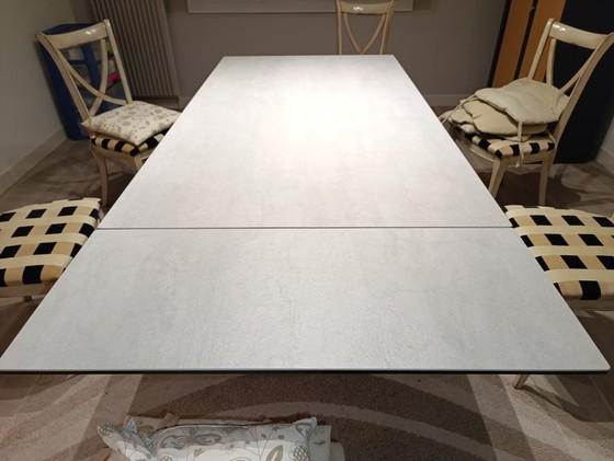 Image 1 of Roche Bobois - Table céramique de repas rectangulaire avec allonge / pied laqué