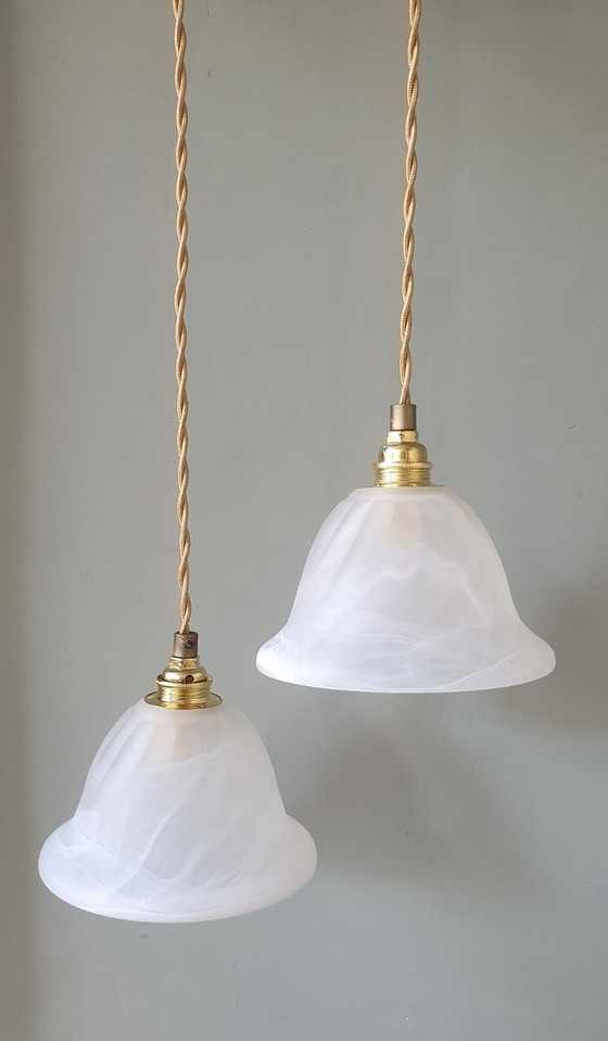Ensemble de Suspensions Vintage en Verre Dépoli avec des 'Tourbillons' Tissés dans le Verre. – Metal (photo 3 of 18)