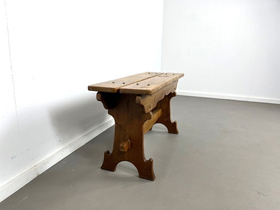 Image 1 of Pequeño banco francés de roble macizo, de la década de 1960.