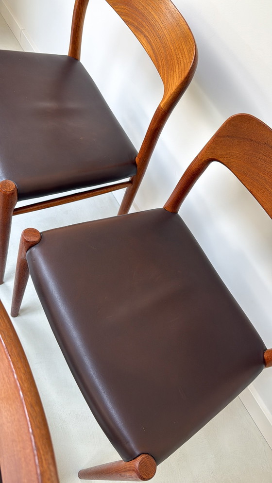 Image 1 of Vier Deense vintage teak houten design eetkamerstoelen Niels O. Møller