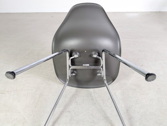 Image 1 of Set originale di 5 pezzi di sedia laterale Vitra Charles & Ray Eames, grigio