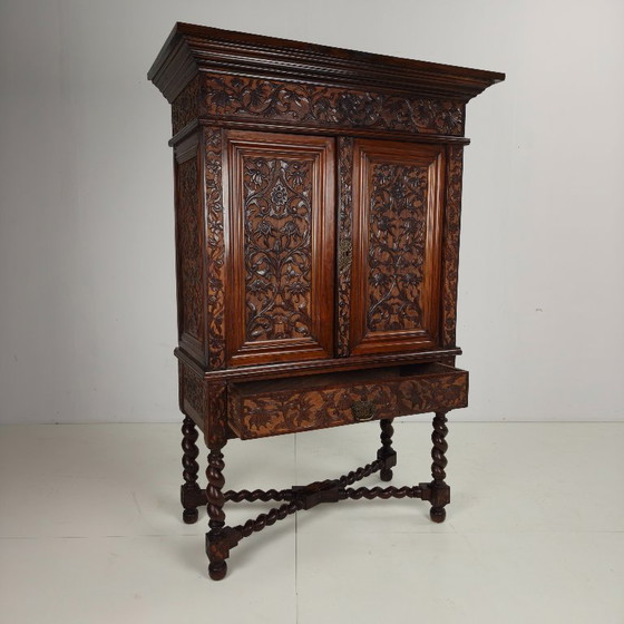 Image 1 of Geschnitzter Kolonialschrank aus dem späten 19. Jahrhundert – Niederländisch-Ostindien