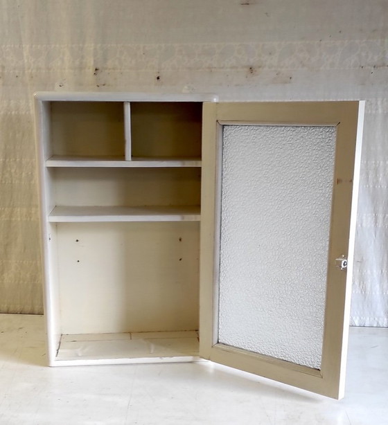 Image 1 of Badezimmerschrank aus Massivholz und Glas – Mitte des 20. Jahrhunderts