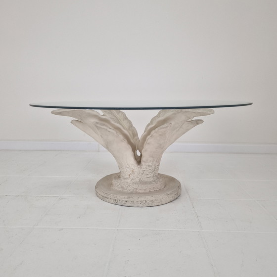 Image 1 of Mesa de centro italiana "Flor" de yeso con placa redonda tallada en facetas, años 70