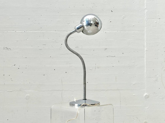 Image 1 of Vintage chromen tafellamp met flexibele arm, Italië, jaren 60.