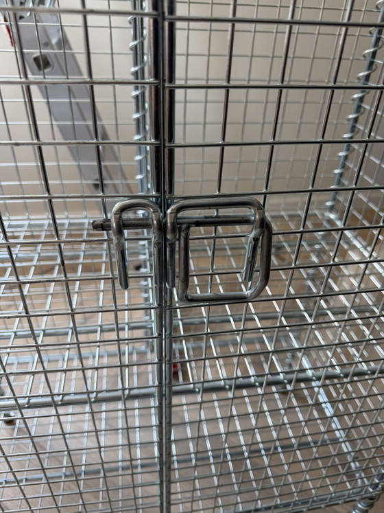 Le meuble de rangement IKEA PS 2017 est conçu par Nike Karlsson. – Vitrines, Metal (photo 3 of 8)