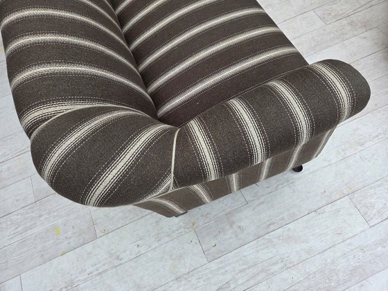 Image 1 of Divano danese a 2 posti, anni '50, lana a righe, gambe in legno di frassino.