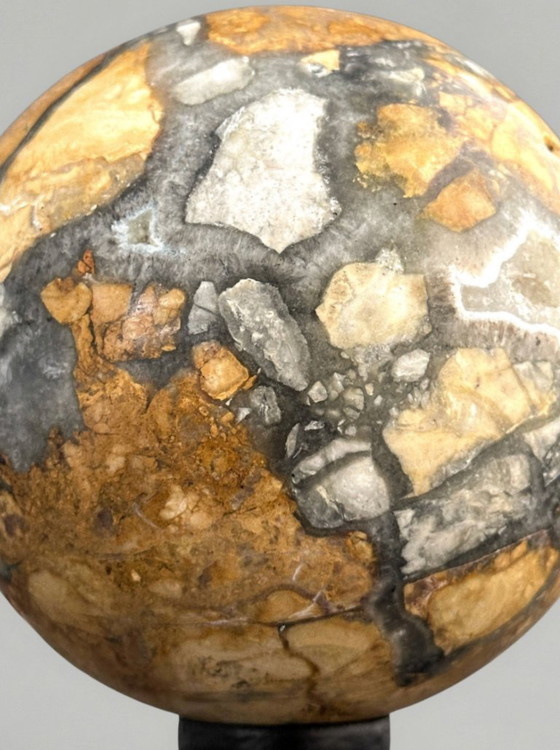 Image 1 of Par de esferas de jaspe Maligano: escultura mineral sobre pedestales.