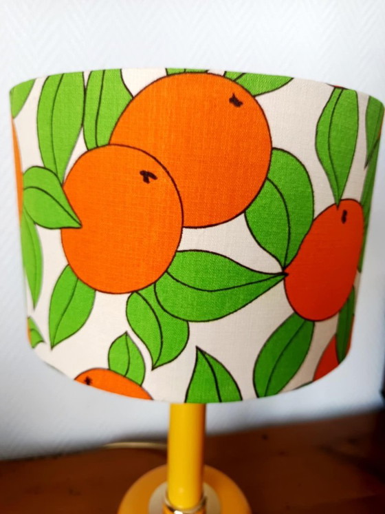 Image 1 of Lampe céramique jaune et abat jours aux oranges vintage 