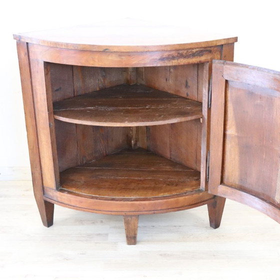 Paire d'armoires d'angle anciennes en noyer massif, Italie, XVIIIe siècle – Armoires de rangement, Wood (photo 14 of 20)