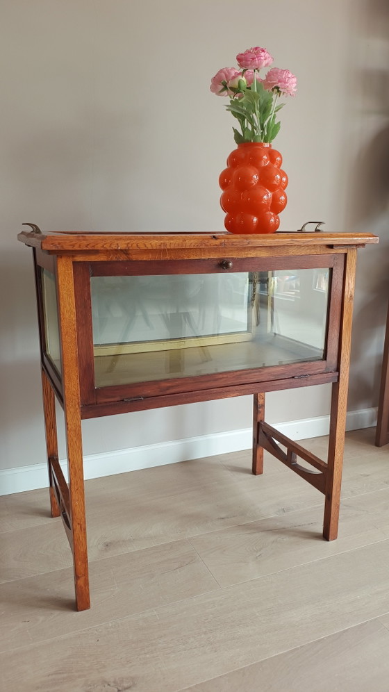 Image 1 of Magnifique vitrine vintage unique de style Arts & Crafts