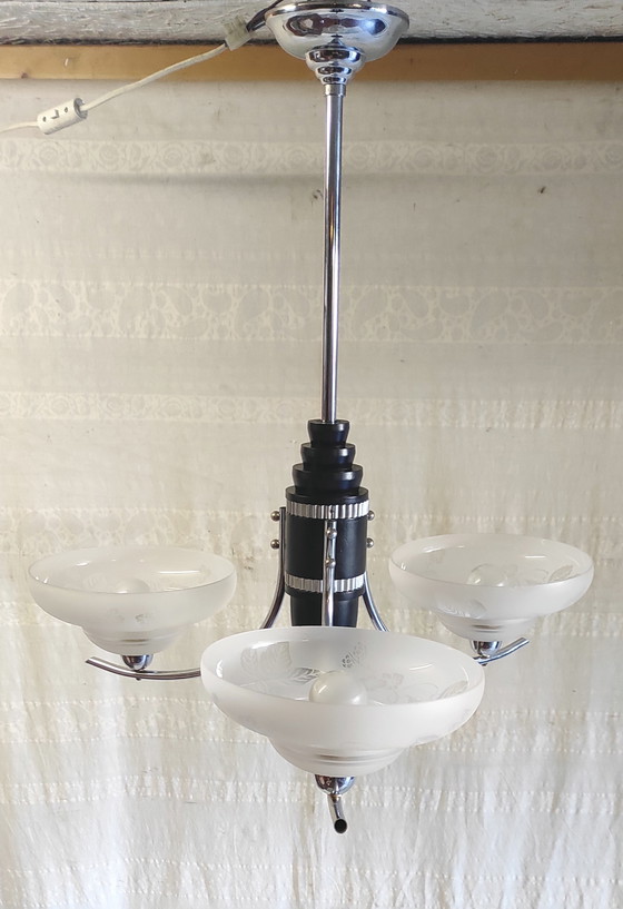 Image 1 of Lustre 3 feux Art-Déco en métal, bois et verre - mid.XXeme
